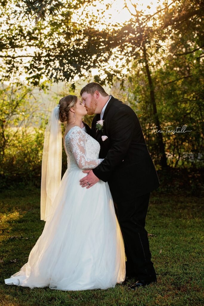 Real wedding at Grandpas Barn, Mountain Home AR