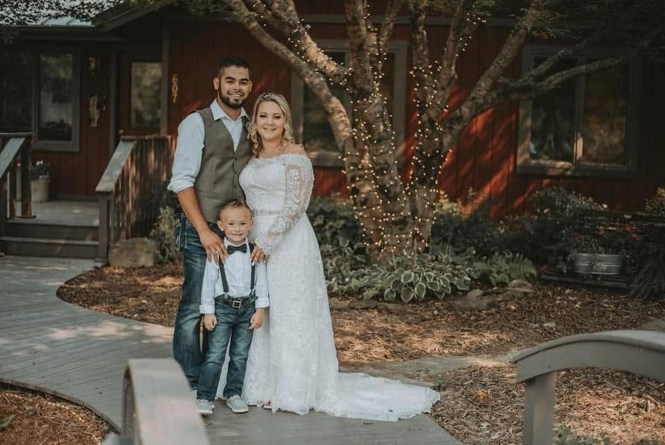Real wedding at Grandpas Barn, Mountain Home AR