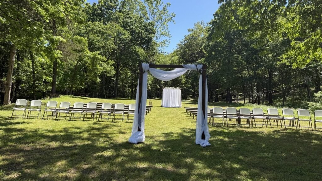 Real wedding at Grandpas Barn, Mountain Home AR